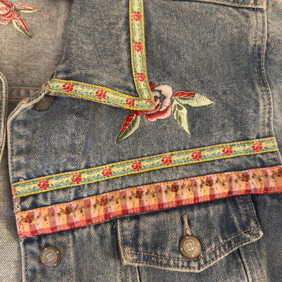 Vintage 90s Bill Blass Embroidered Red Green Floral Light Wash Denim Jacket M - Picture 3 of 6